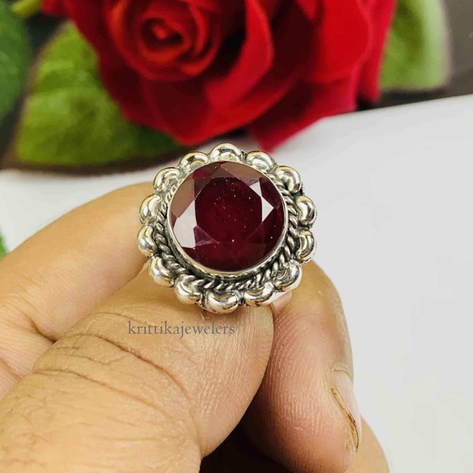 Rubin Ring, 925 Sterling Silber, Statement Roter Handgemachter Frauen Edelstein Silber Geschenk Für Sie von krittikajewelers