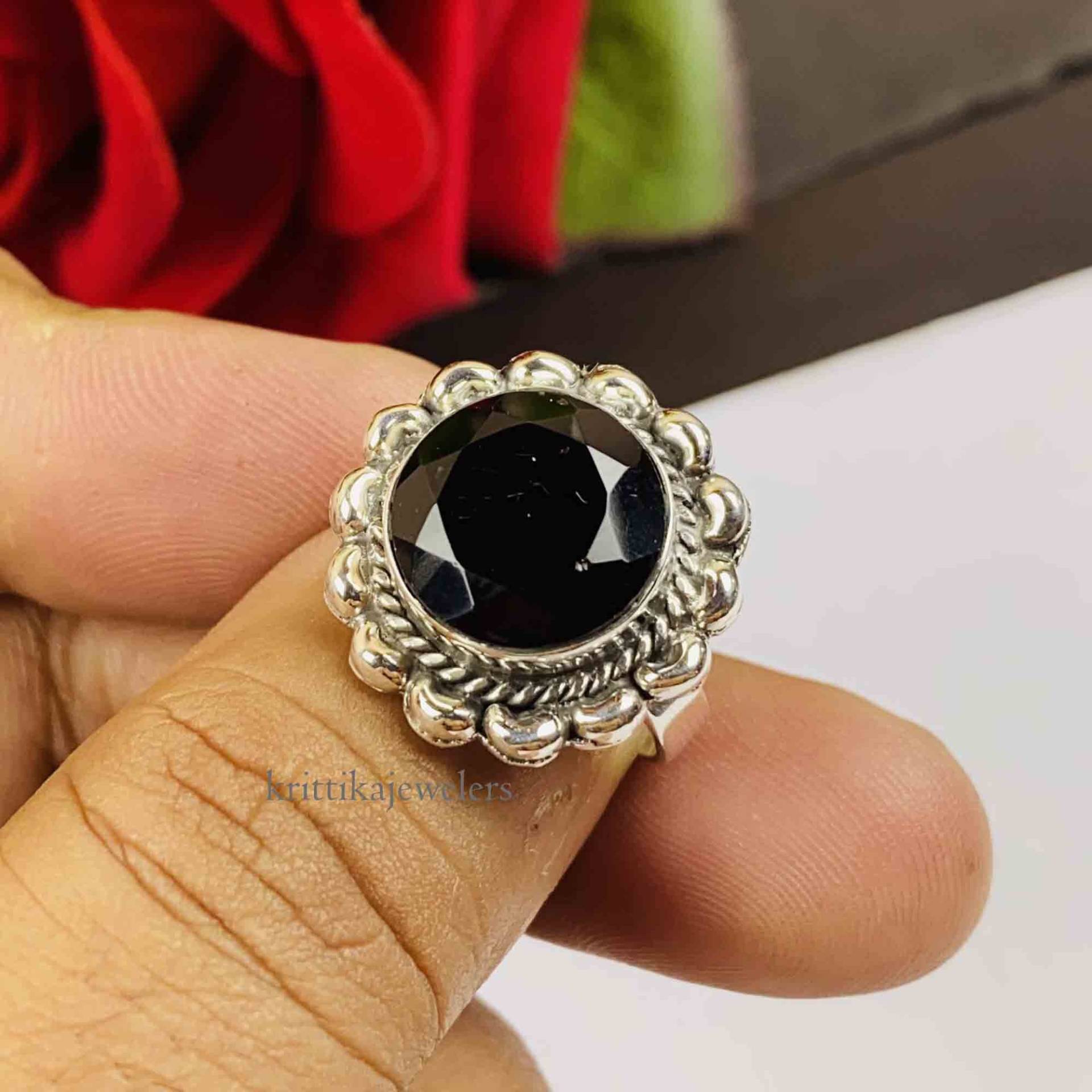 Schwarzer Onyx Ring, 925 Sterling Silber, Statement Frauen Handgemachter Edelstein Sorgen Ring, Boho Ring, Geschenk Für Sie von krittikajewelers