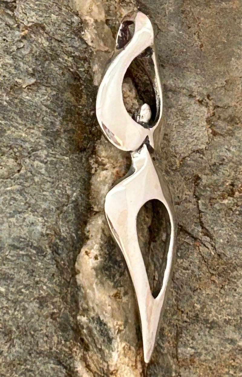 Feuerhüter Klein, Hütet Die Heilige Flamme, Trägt Fackel, Hält Herdfeuer Brennend von krobinsdesigns