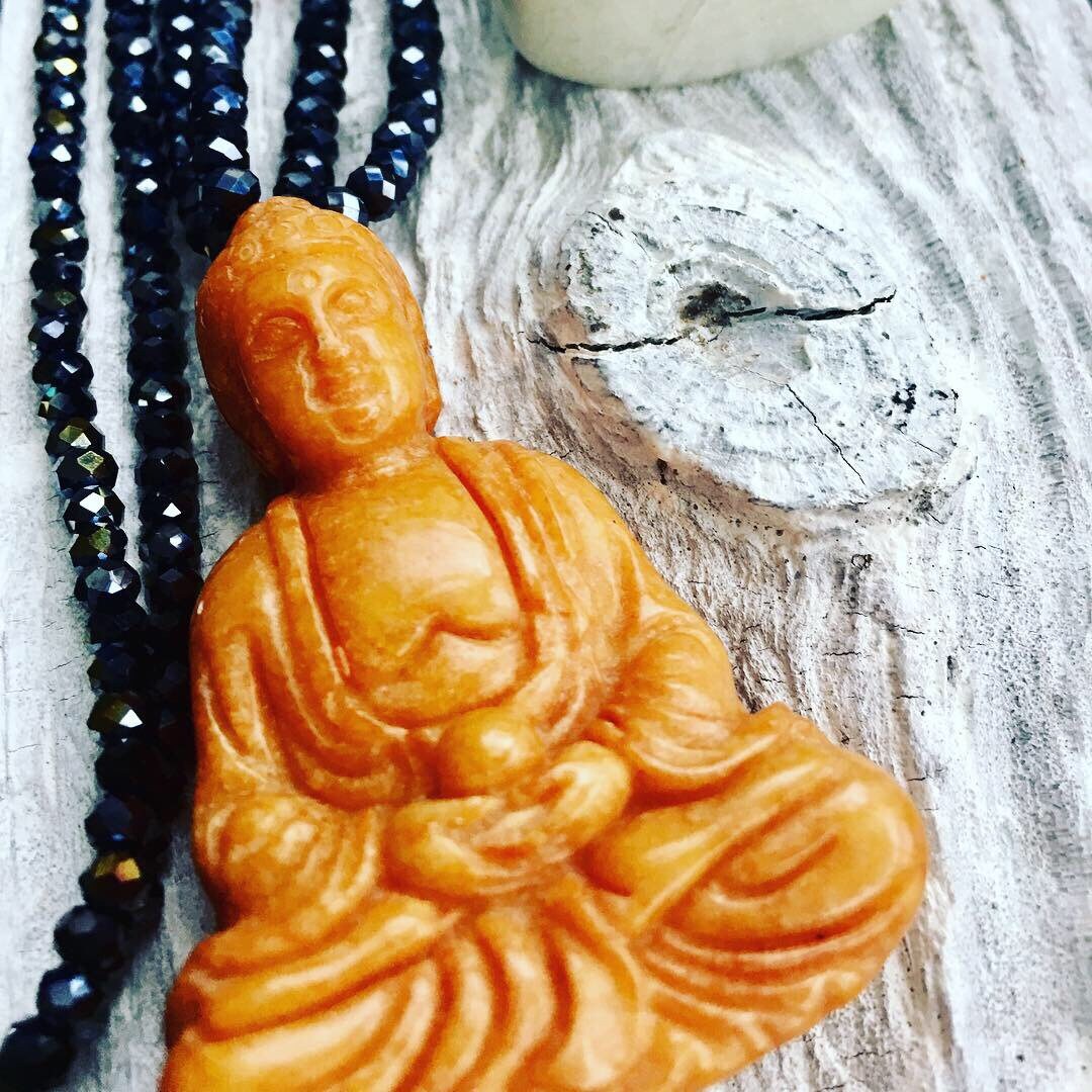 Buddhanecklace-Honeycolored-Jade Buddhanecklace-Honeycolored-Jade von kunstvollkoeln