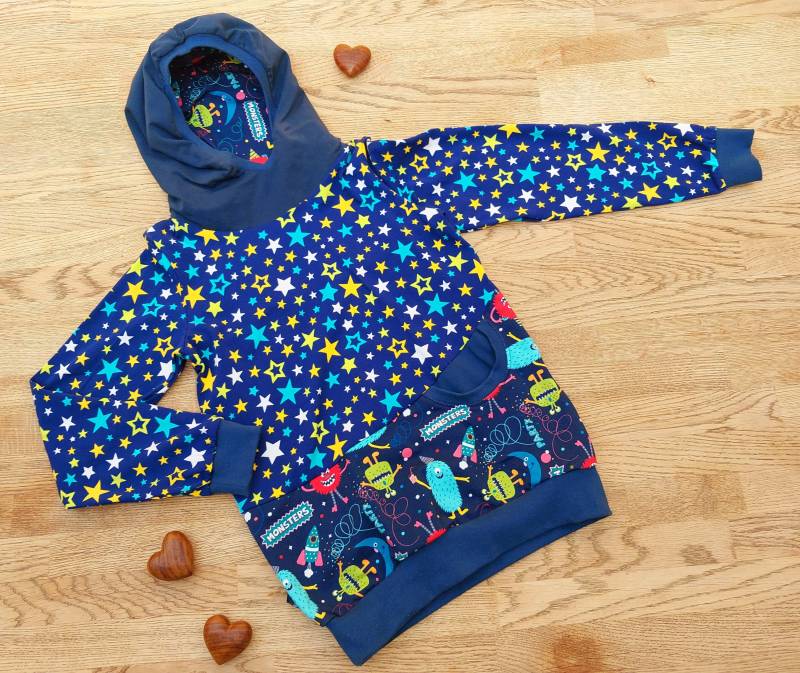 Kinder-Kapuzenpulli Sterne Monster, Gr. 128 von kunterKINDERbunt