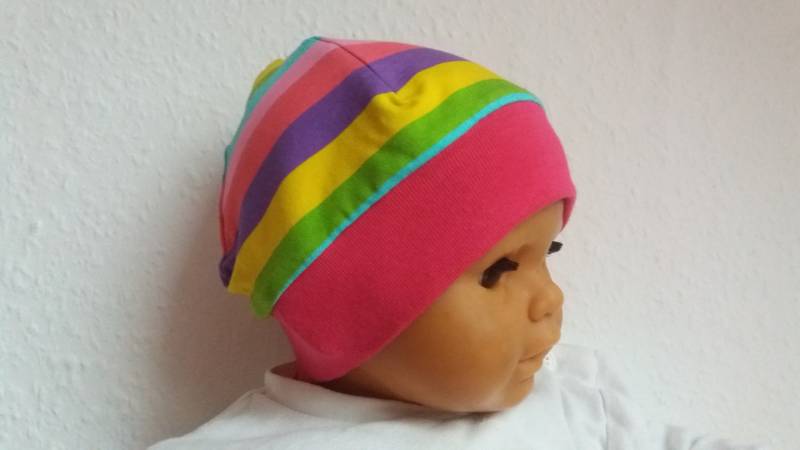 Kinder-Wendemütze Mit Regenbogenstreifen von kunterKINDERbunt