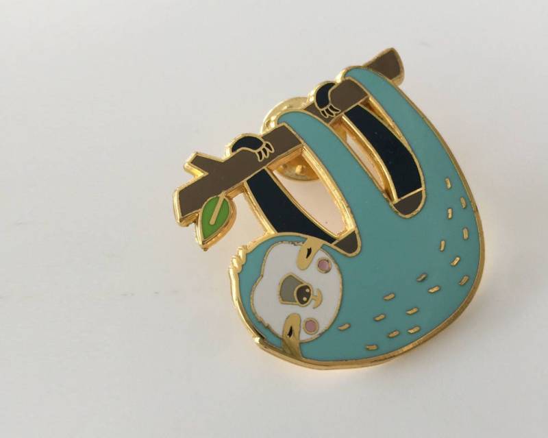 Faultier Emaille Pin von kushkush