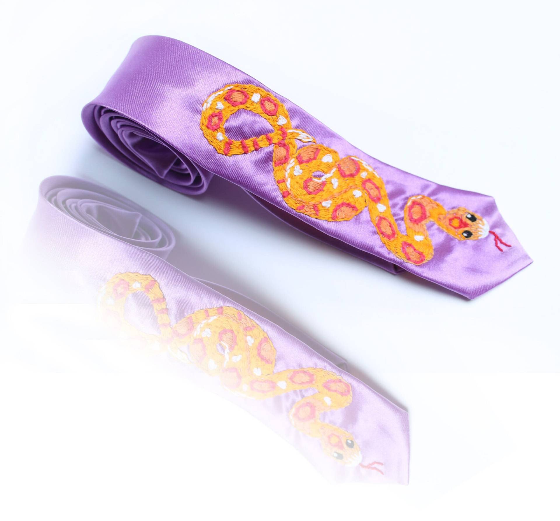 Krawatte Mit Handgestickter Schlange Krawatte Mit Handgestickter Schlange von kwolffart