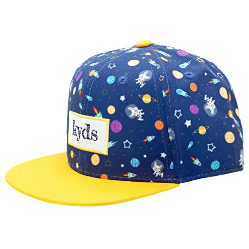 kyds Kinder Snapback Cap für Jungs und Mädchen ab 2 Jahren, aus 50% Baumwolle und 50% recyceltes Polyester, Coole Mütze und Cap im Space Design für Kinder und Kleinkinder mit der Größe 50-55cm von kyds