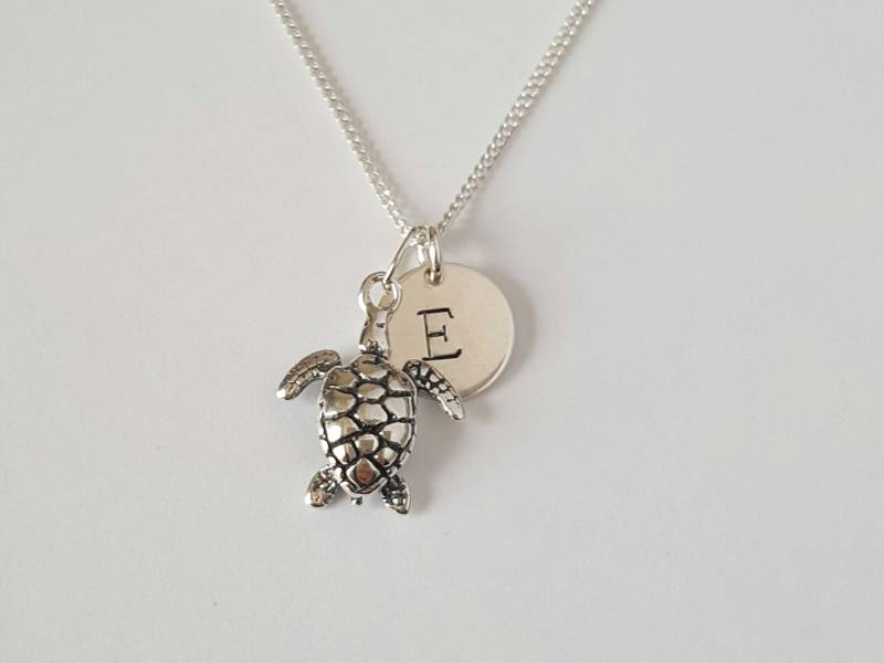 sterling Silber Schildkröte Halskette, Personalisierte Initiale Mädchen Geschenk, Tochter Mutter Geburtstagsgeschenk von kyooziAccessories