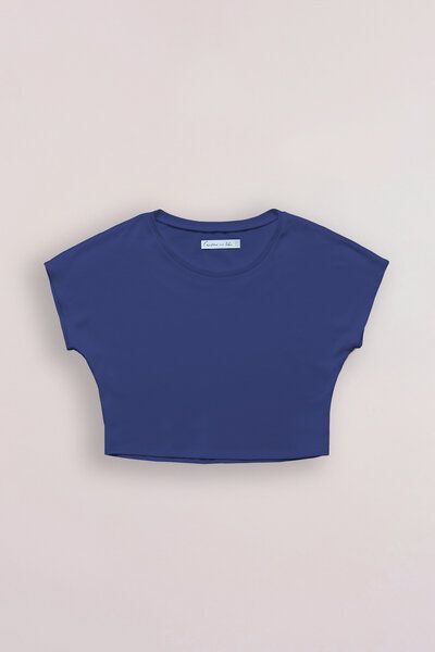 l'amour est bleu Cropped T-Shirt Modell Emma von l'amour est bleu