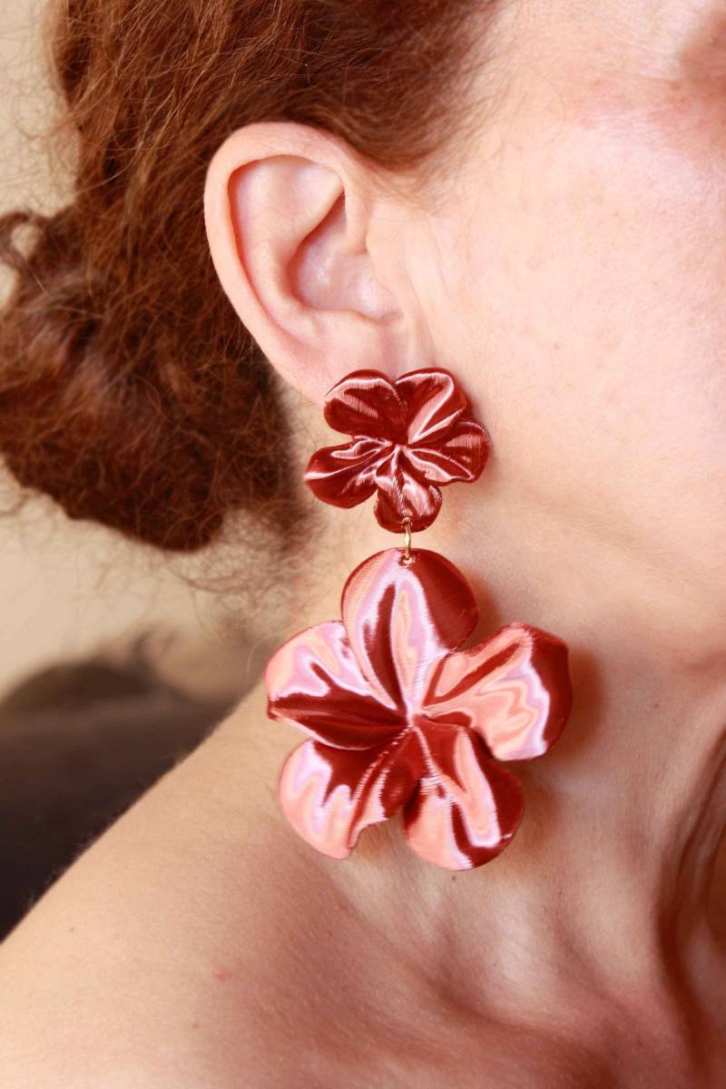 Große Hibis Color Cooper Ohrringe. Blumenförmige 3D-Gedruckte Lange Ohrringe, Bequem Und Leicht von laCarpintera