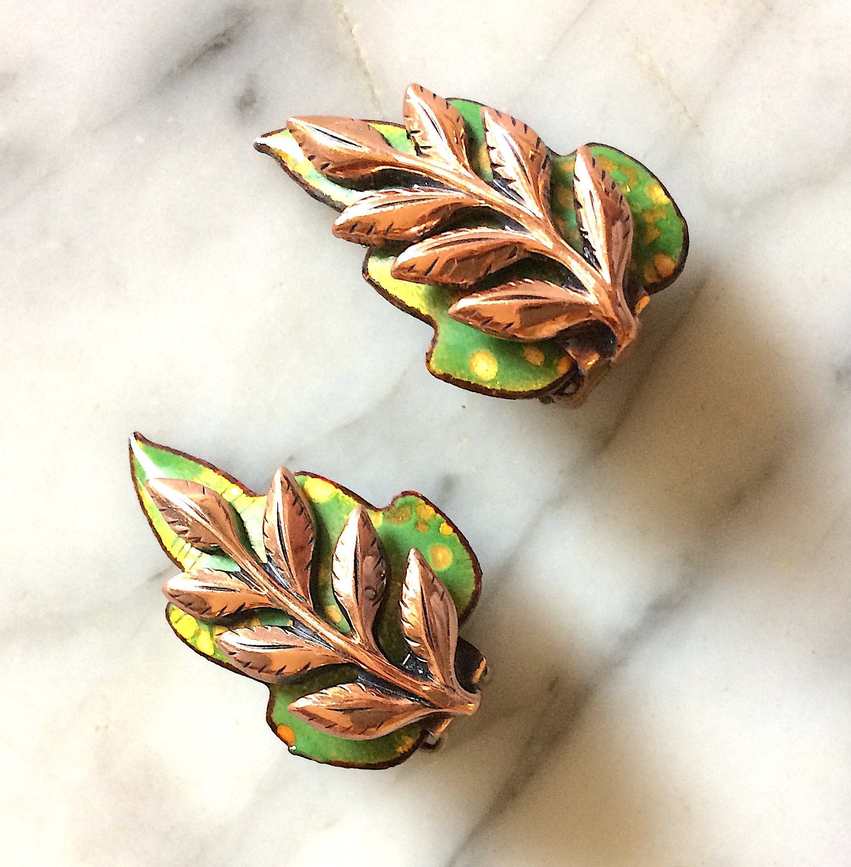 Vintage Matisse Laurel Ohrringe Ohrclips Grün & Gold Emaille von laNonaPorta
