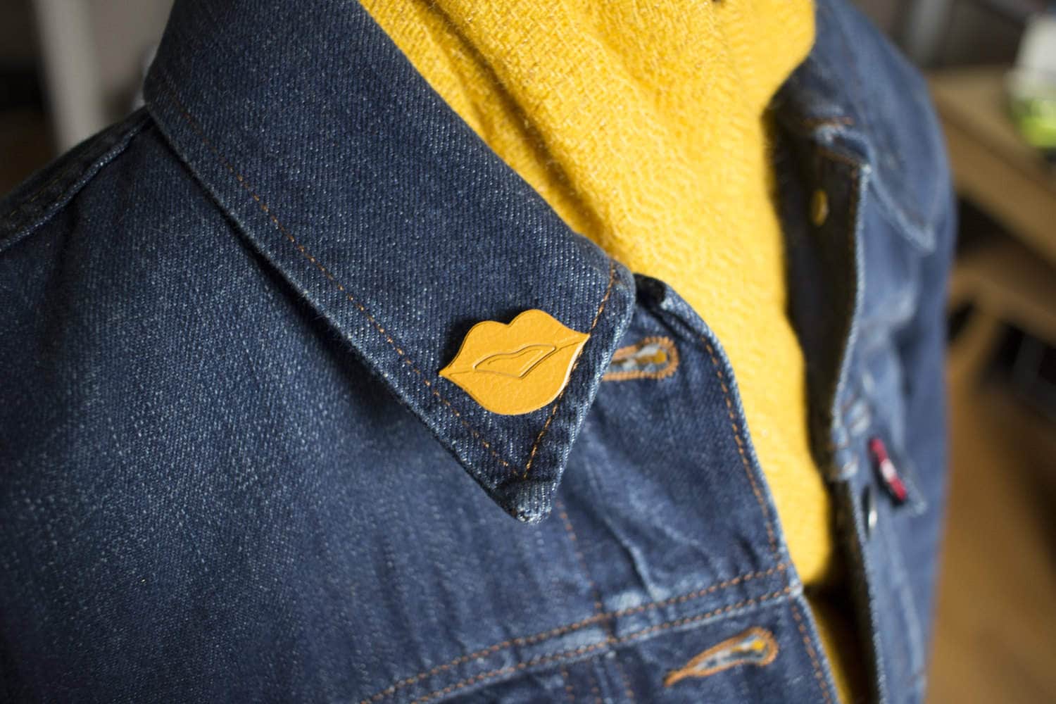 Brosche Aus Leder Mund "The Big Kiss" Senf Gemacht Hand von labananejauneshop