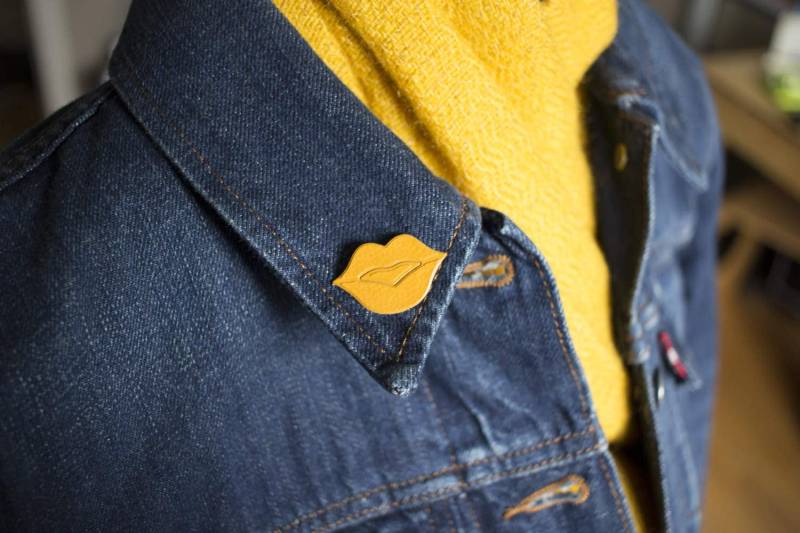 Brosche Aus Leder Mund "The Big Kiss" Senf Gemacht Hand von labananejauneshop