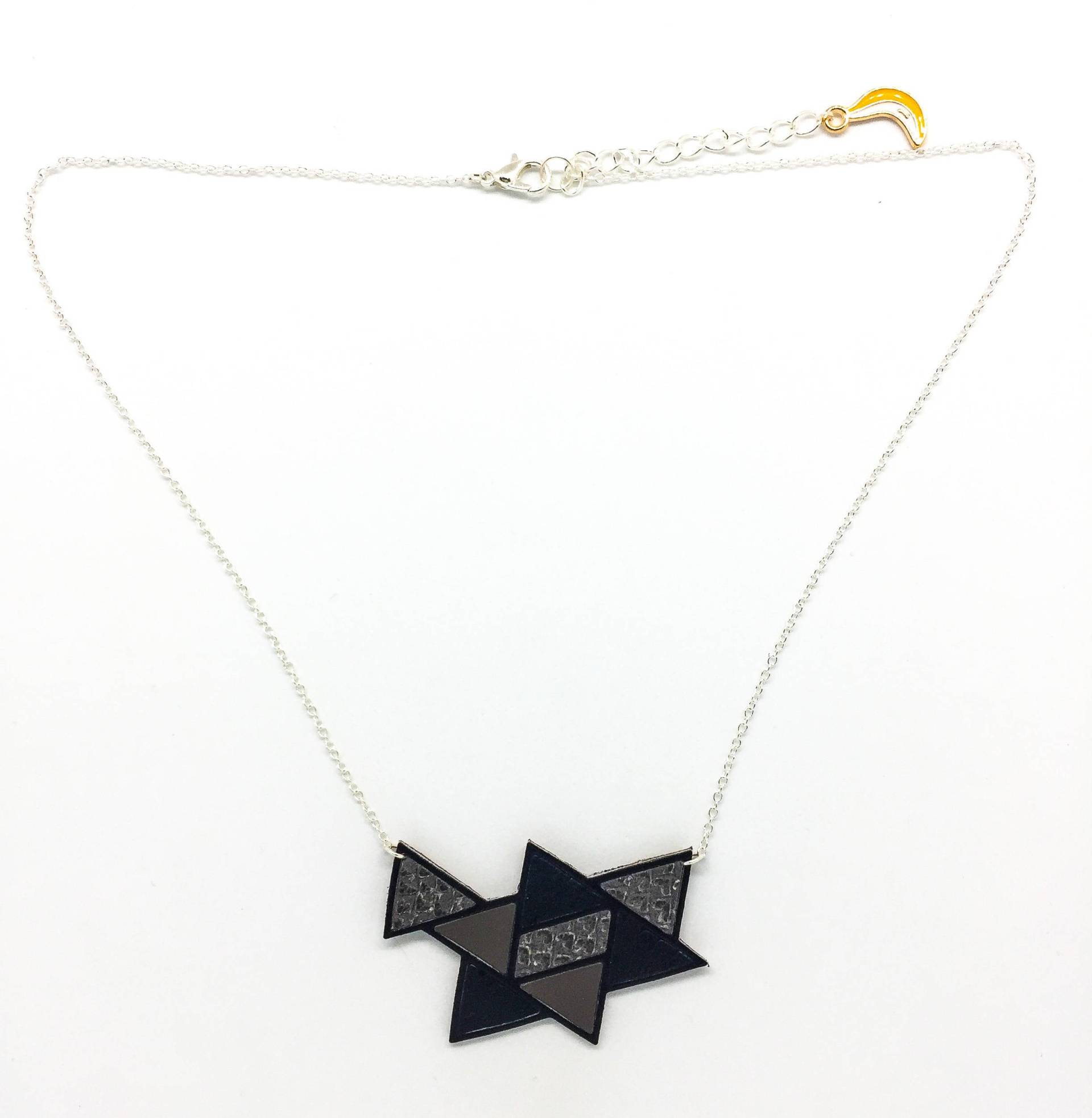 "Delta-Origami" Schwarz Und Grau Leder Halskette Handgemacht von labananejauneshop