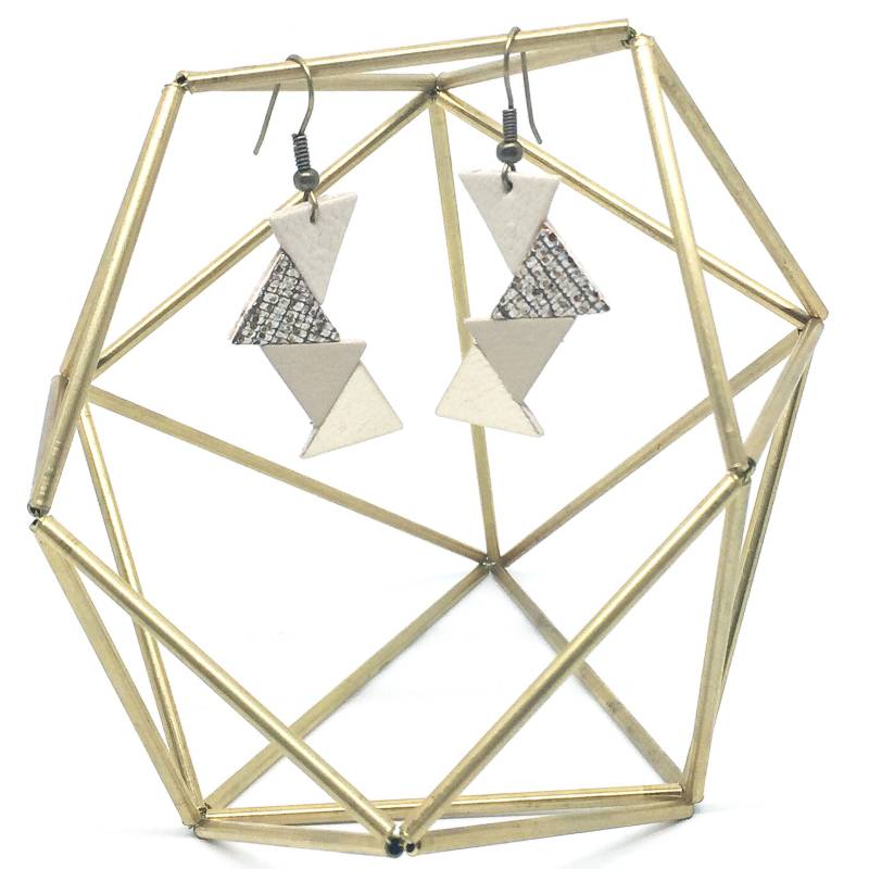 Ohrringe "The Deltas Origami" Beige, Pearl, Goldfarbenem Leder Handgefertigt von labananejauneshop