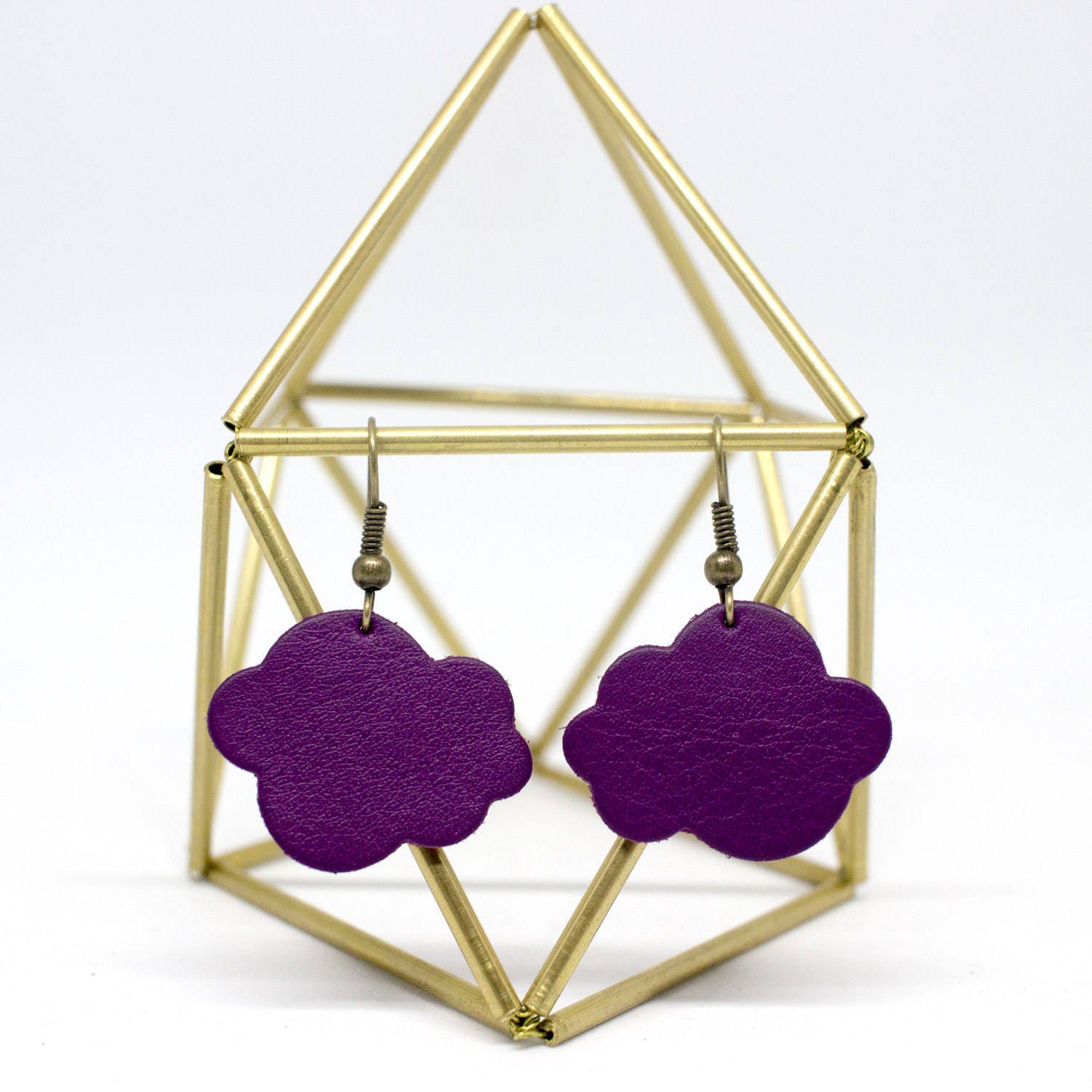 "The Stratus Unique" Purple Cloud Getan Hand Leder Ohrringe von labananejauneshop