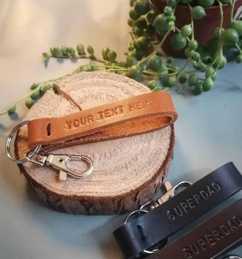 Leder Schlüsselanhänger - Personalisierter Taschenanhänger von labelSIL