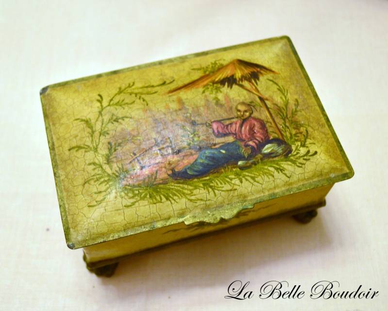 Antike Emaille Dose Schmuckschatulle Mit Fuß ~ Handbemalte Räuchermann Chinoiserie Made in France von labelleboudoir