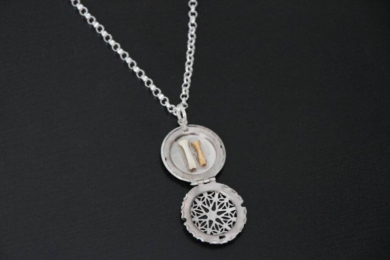 Halskette Sehenswürdigkeiten # 185 Medaillon, Knochen, Locket, Vintage Naturgeschichten Halskette Sehenswürdigkeiten # 185 Medaillon, Knochen, Locket, Vintage Naturgeschichten von laboiteamonstres