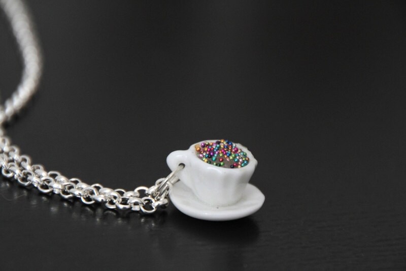 Halskette Tea Time Tasse, Cup, Rainbow, Regenbogen, Charme, Porzellan Halskette Tea Time Tasse, Cup, Rainbow, Regenbogen, Charme, Porzellan von laboiteamonstres