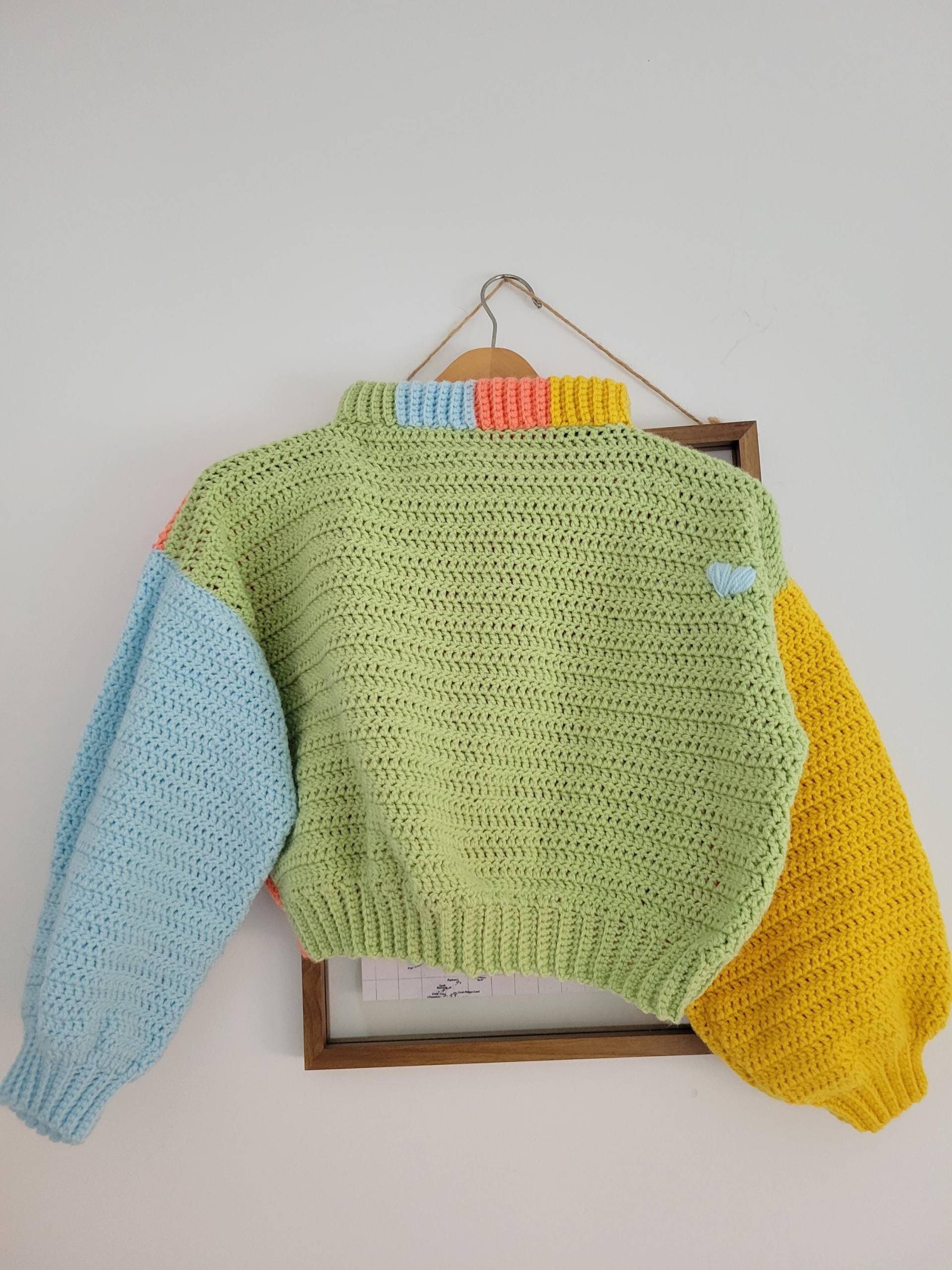 Handgefertigter Gehäkelter Kinderpullover Aus Acryl in Leuchtenden Und Sanften Farben Handgefertigter Gehäkelter Kinderpullover Aus Acryl in Leuchtenden Und Sanften Farben von laboutik2itsteatime