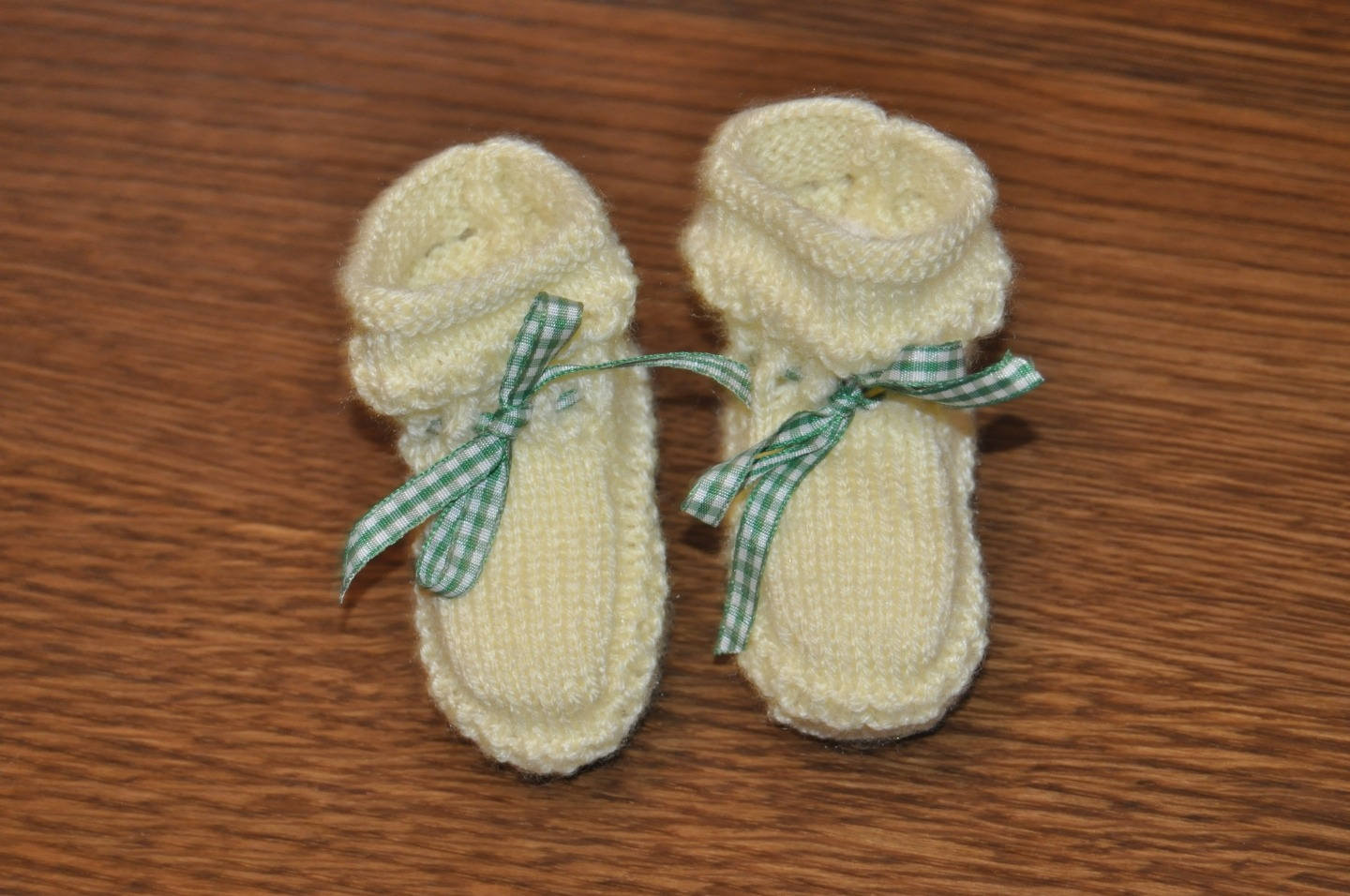 Gelbes Band Baby Hausschuhe Gelbes Band Baby Hausschuhe von laboutikapatou