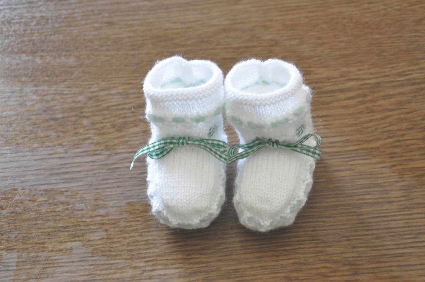 Weiße Und Grüne Schuhe Weiße Und Grüne Schuhe von laboutikapatou
