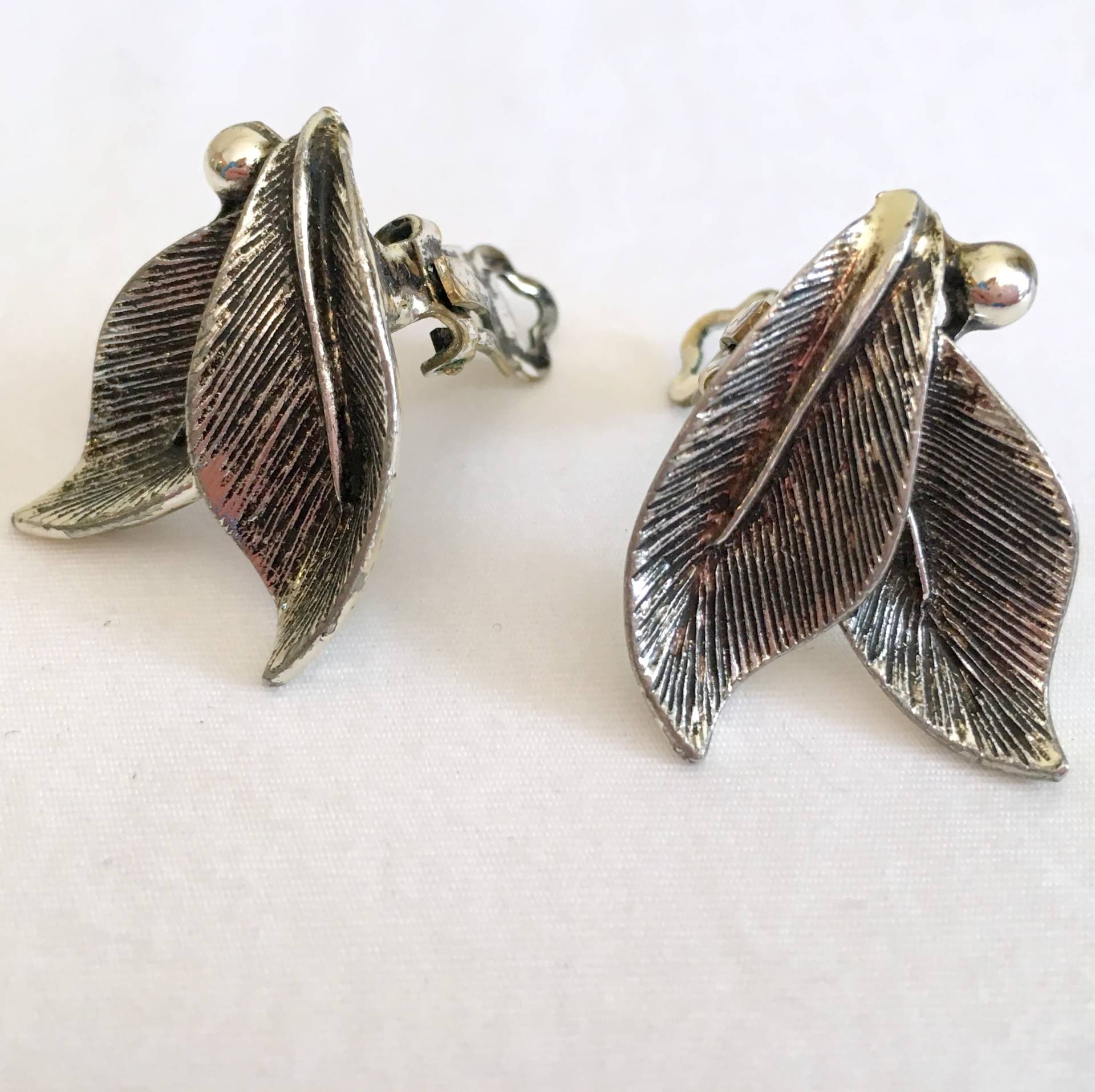 B.s.k. Silber Ohrringe/Clips Blatt Ohrringe/Vintage Ohrclip-Ons/1, 25 "x 1" Ohrringe Free Ship Blatt-Look Signierte von lacecurtainvintage