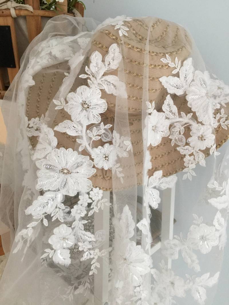 Super Exquisite 3D Braut Spitzen Applikation in Elfenbein, Große Brautschleier von lacetime