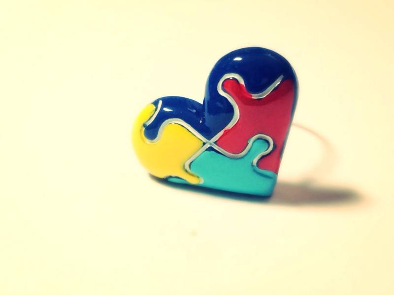 Autismus-Pin, Autismus Bewusstsein Puzzle Herz Krawatte Tack, Anstecknadel, Messing, Knopf, Brosche, Gebe von ladybugonaleaf
