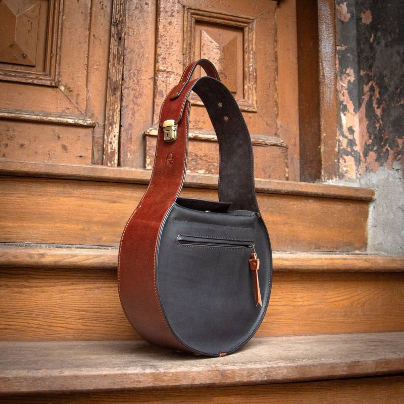 Handgefertigte Vintage Style Leder Umhängetasche Große Runde Geldbörse von ladybuq