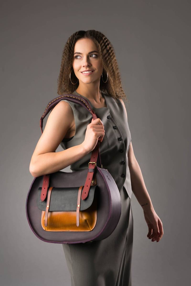 Handgefertigte Umhängetasche Aus Leder Plum Boho Tote, Urban Purse von ladybuq