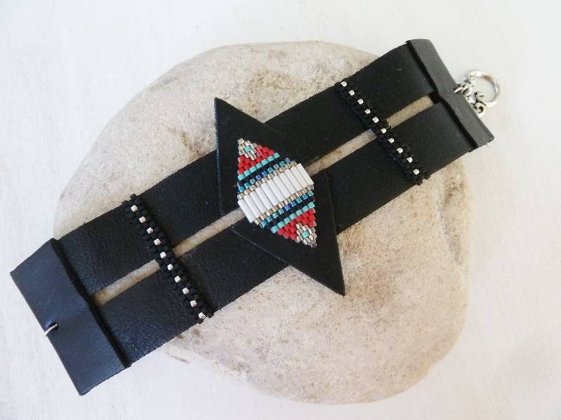 Breites Manschettenarmband Aus Schwarzem Leder, Rautenmuster, Rock, Ethno-Chic Breites Manschettenarmband Aus Schwarzem Leder, Rautenmuster, Rock, Ethno-Chic von lafabriquedeSOLAME