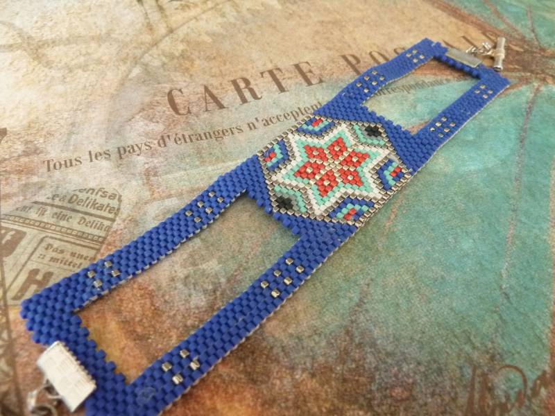 Breites Manschettenarmband Mattblau Gewebt, Sternmuster, Rock, Ethno-Chic Breites Manschettenarmband Mattblau Gewebt, Sternmuster, Rock, Ethno-Chic von lafabriquedeSOLAME