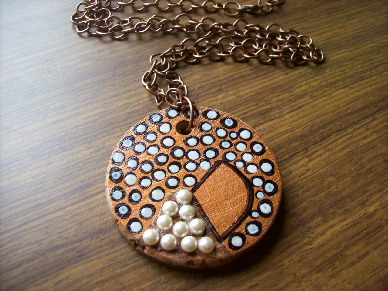 Anhänger Aus Recyceltem Zypressenholz.cremefarbene Perlen.handgefertigte Holzanhängerkette.kupfer Mademoiselle von lainenbois