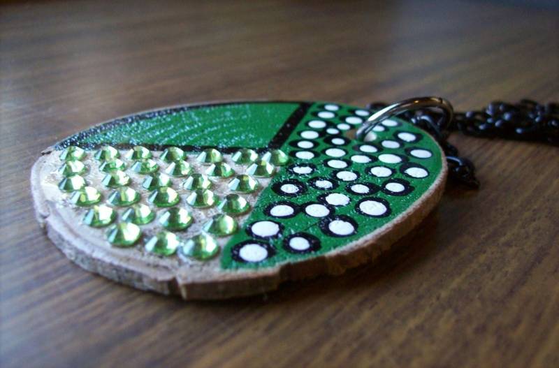 Holz Schmuck.anhänger Aus Magnolienholz.'etoile Verte' Grüne Strasssteine von lainenbois