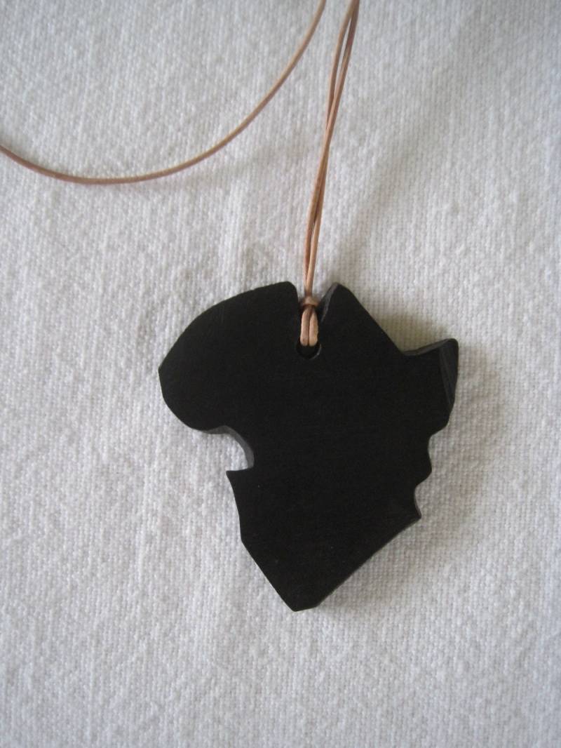 Anhänger Holz Africa, Frankreich 90Erjahre Anhänger Holz Africa, Frankreich 90Erjahre von lajunavintage