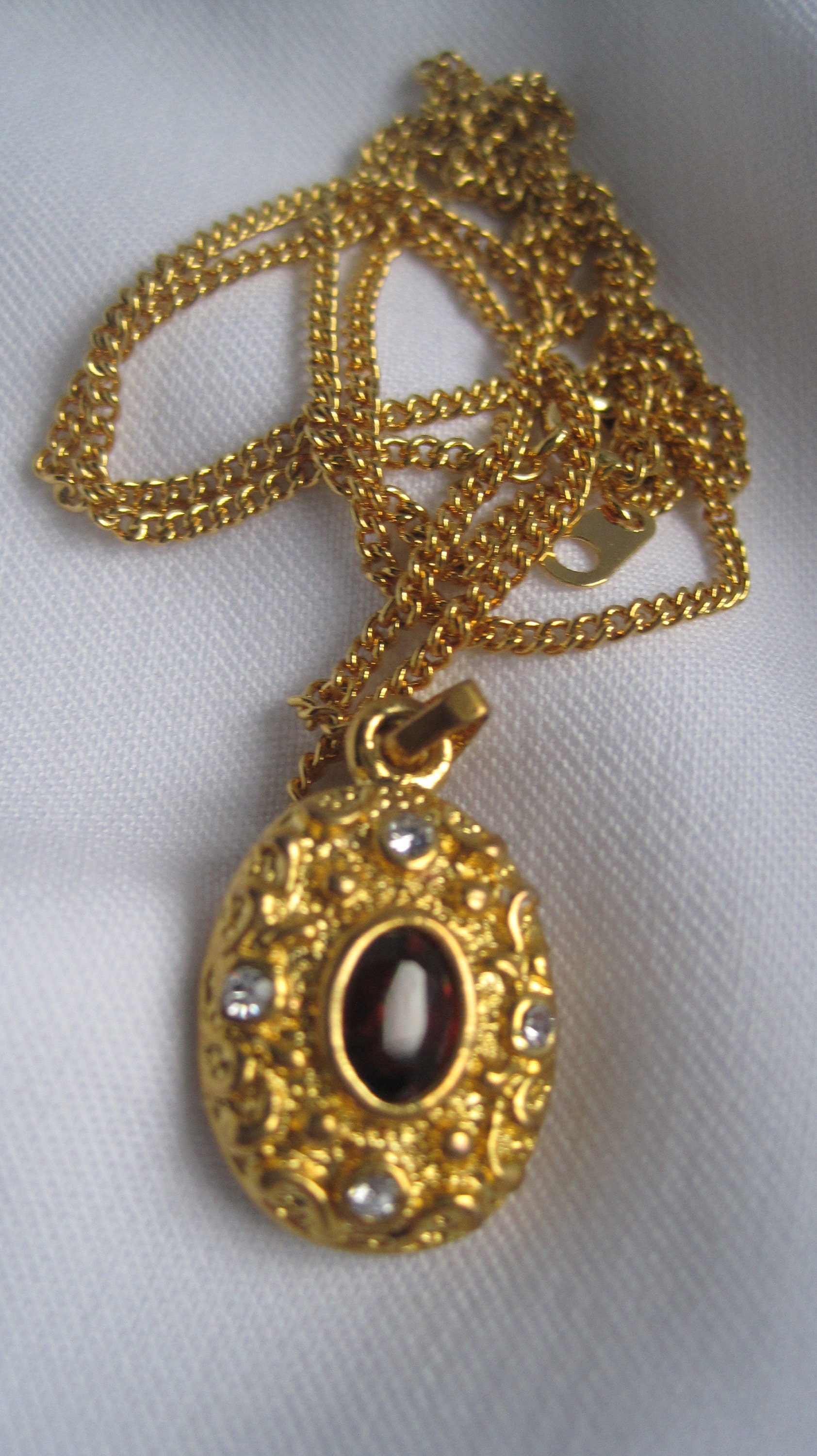 Modeschmuck Vintage Medaillonanhänger von lajunavintage