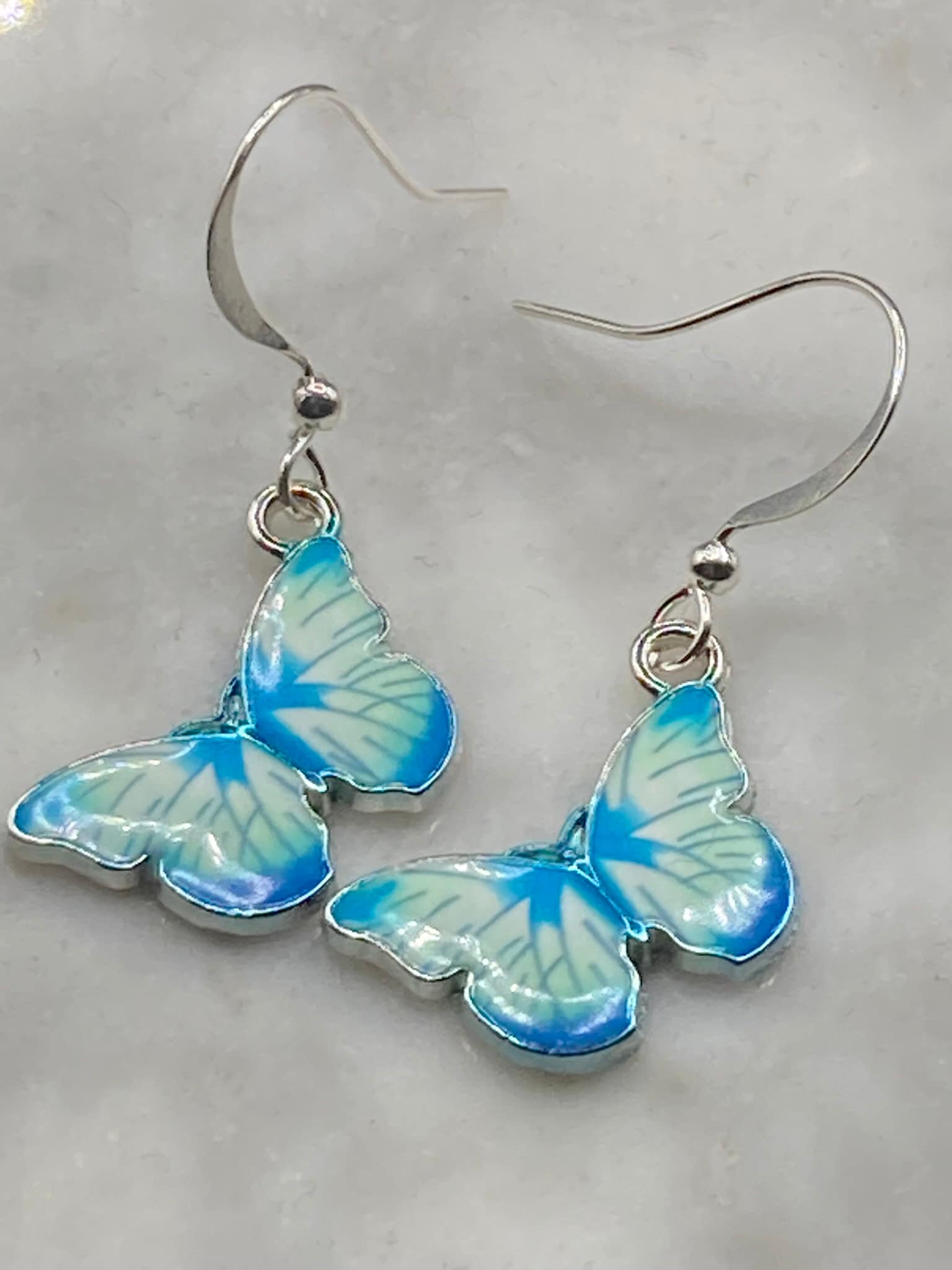 Silberfarbene Morpho Schmetterling Ohrringe von lalaVintageJewellery