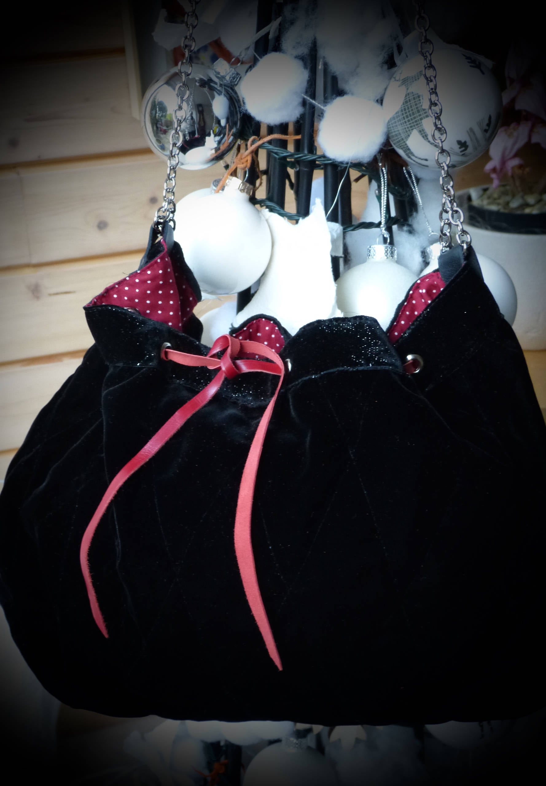 Tasche Aus Wunderschönem Schwarzem Samt Von Einem Großartigen Designer, Über Der Schulter Getragen „Chaplain Bag" - Cocktail-/Abend-Gefütterter von laligneclaire