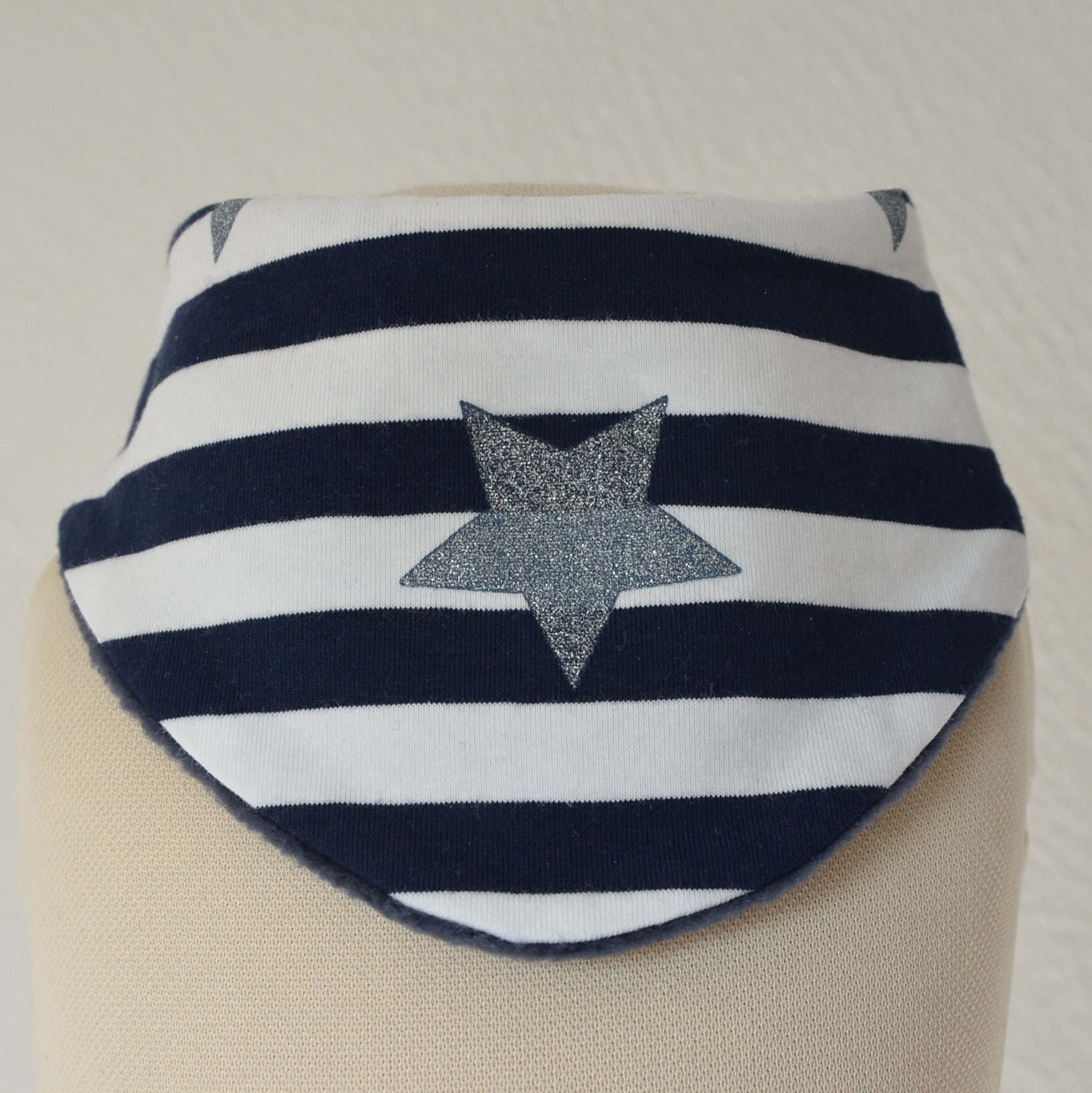 Baby Lätzchen Fleece Baumwolle Sabberlatz Halstuch 0-3 Jahre Glitzerstern Blau Weiß Mädchen Kinder Schal von lamaika