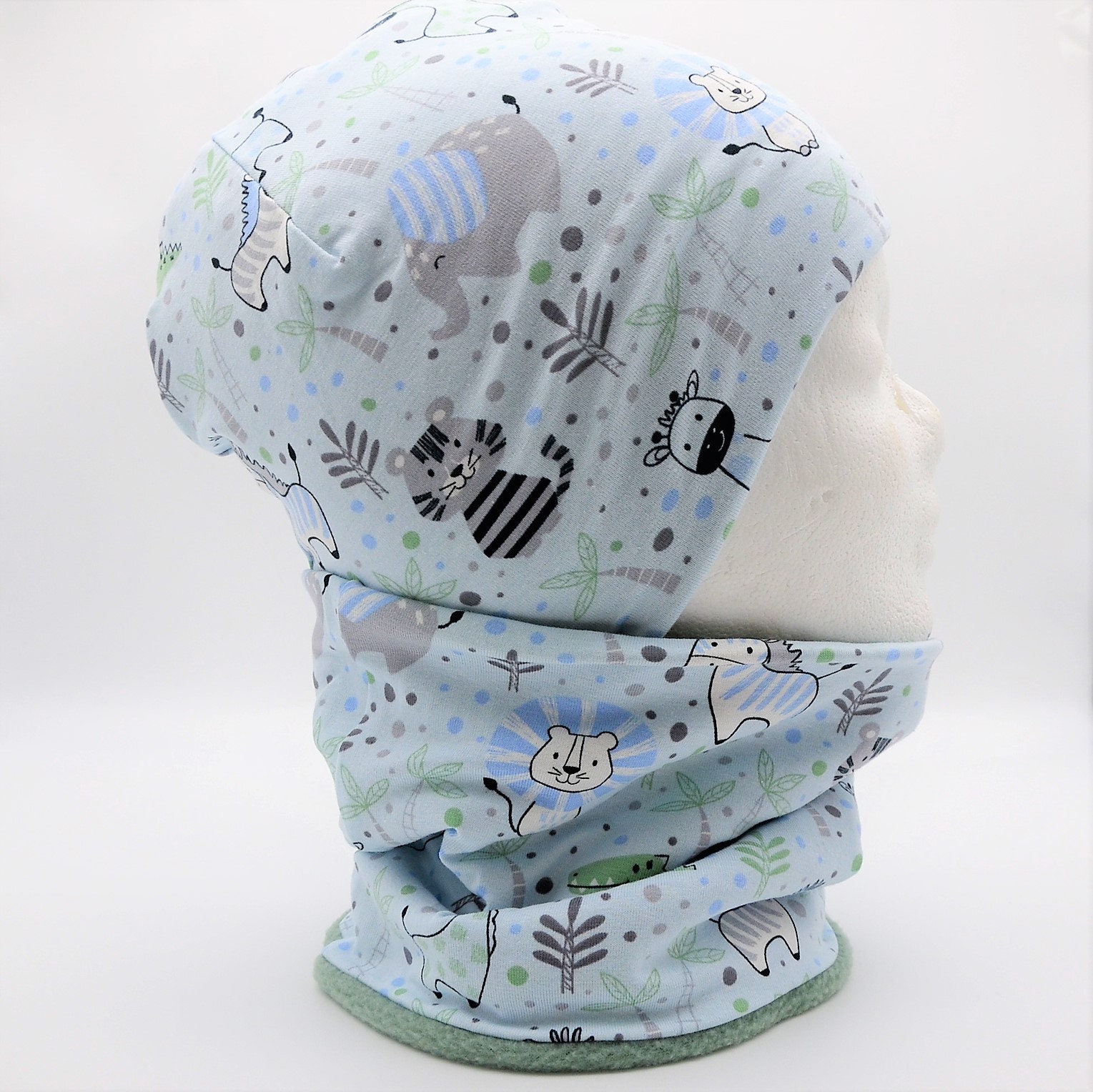 Fleece Loop Schal & Mütze Set | Zootiere Löwen Giraffen Krokodile Zartes Blau Blassgrün Junge Mädchen 2 - 3 4 Jahre Kinder Warm Unisex von lamaika