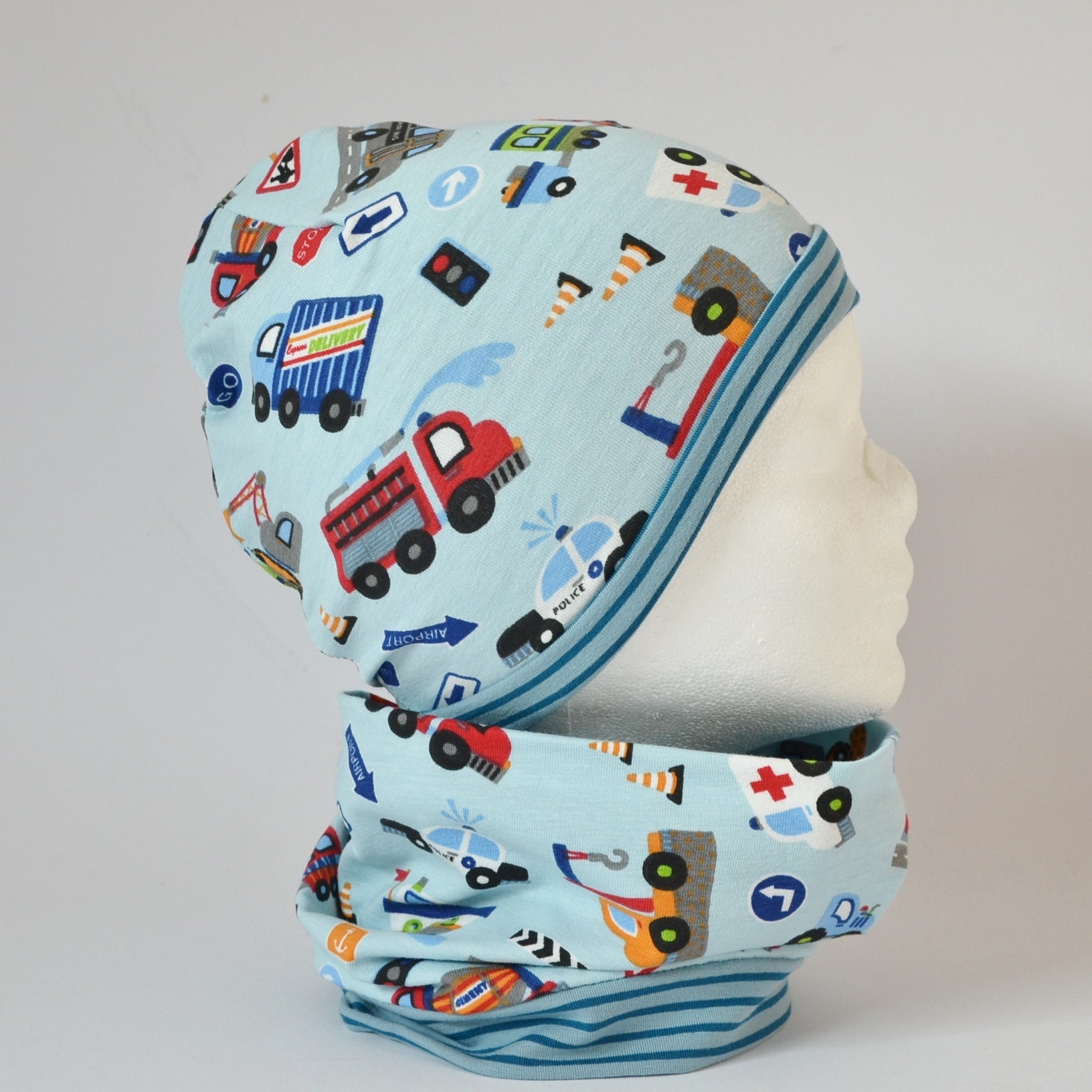 Wende Loop Schal & Mütze Set | Fahrzeuge Zug Bagger Hellblau/Ringel Weiß Blau Junge Für 3 - 4 5 6 Jahre Kinder Beanie Kombination von lamaika