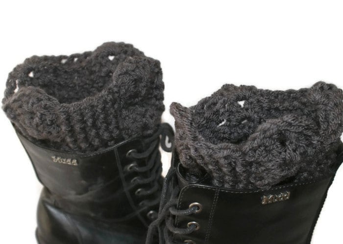 Plus Size Boot Socken, Stiefelmanschetten, Xl Manschetten, Gehäkelte Graue Stiefel Topper von lanacooper