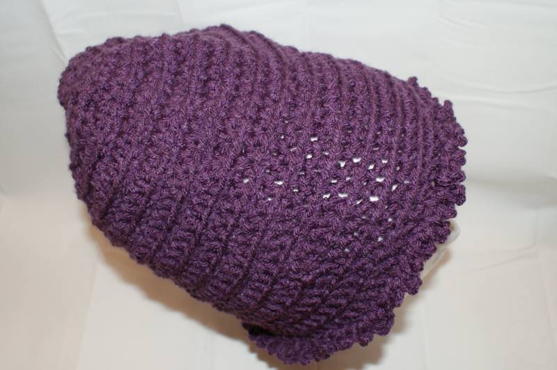 Womens Beanie, Lila Slouch Hut, Cap, Häkeln Socke Mütze, Stricken Wintermütze, Dread Trendige Mütze von lanacooper