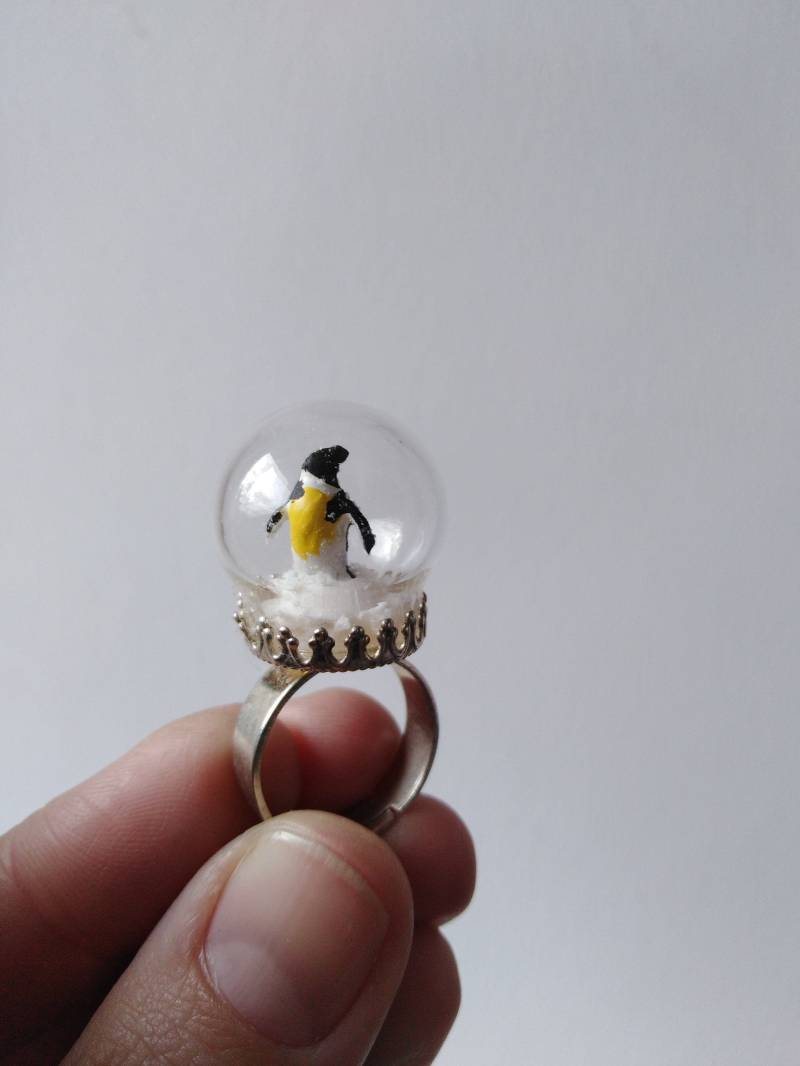 Gefangen Pengiun Gefangen Pengiun von lapinPetite