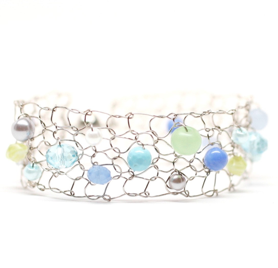 Handgefertigtes Titan Armband Aqua, Lime, & Green Cuff Handgefertigtes Titan Armband Aqua, Lime, & Green Cuff von lapisbeach