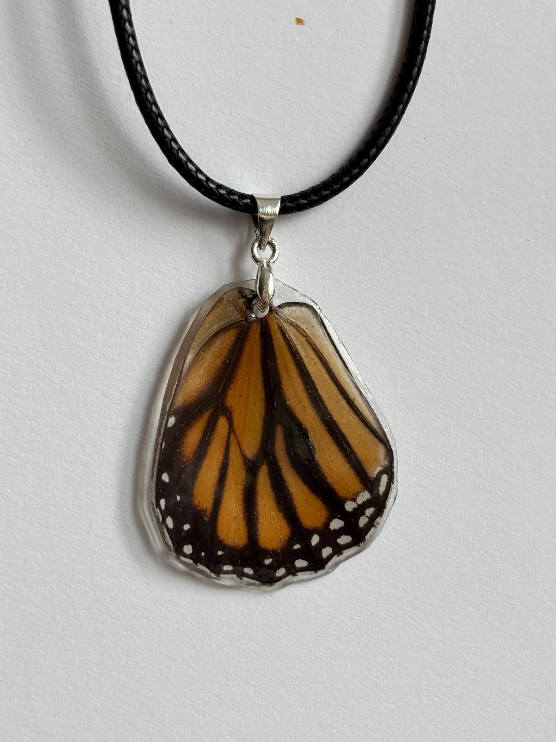 Schmetterlingskette Mit Charme Schmetterlingskette Mit Charme von laracoveys