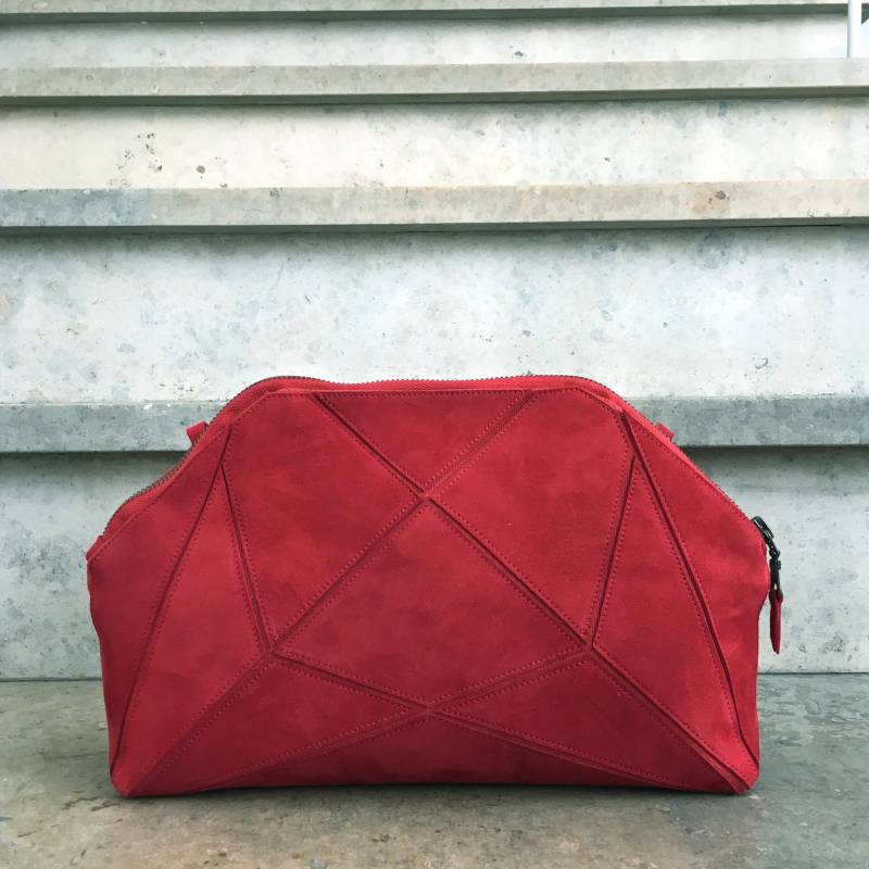 Schultertasche Mit Origami Detail - Puzzle Umhängetasche Rot Wildleder von larakazis