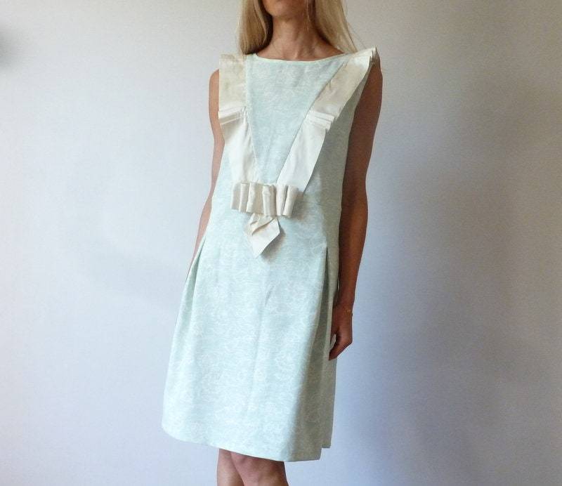 Kleid in Leinen Und Grünes Seladon Seide Elfenbein Anais von larmoiredondine