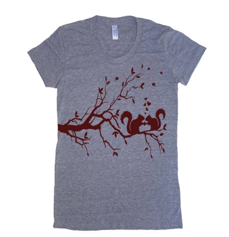 Verliebte Eichhörnchen T-Shirt - Damen Grafik-T-Shirts S M L Xl von lastearth
