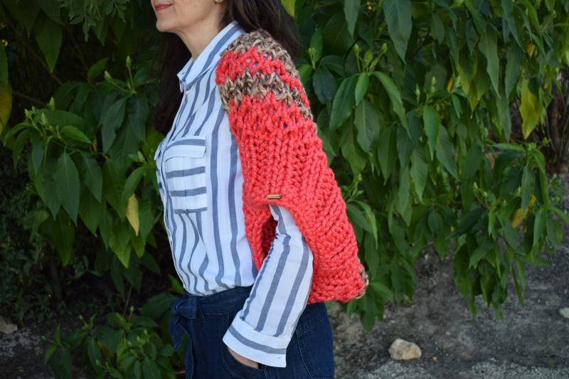 Bolero Mit Zwei Nadeln Gestrickt. Ideal, Um Ihrem Bild Einen Anderen Und Einzigartigen Look Zu Verleihen, Egal Ob Sie Sich Lässig, Boho, Urban Oder Bolero Mit Zwei Nadeln Gestrickt. Ideal, Um Ihrem Bild Einen Anderen Und Einzigartigen Look Zu Verleihen, Egal Ob Sie Sich Lässig, Boho, Urban Oder von latricotteje